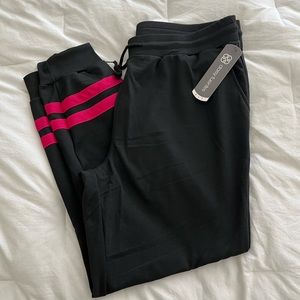 ✨✨Get into these Daisy Fuentes Jogging Pants!✨✨